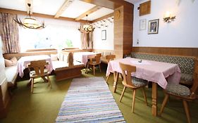Cozy Apartment In Niedernsill Near Lake
